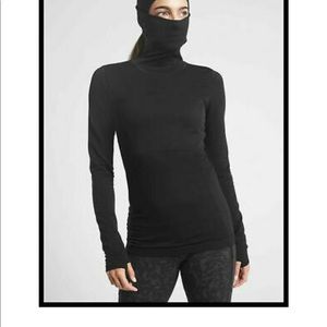 Athleta white ribbed ski snowboard under layer turtleneck